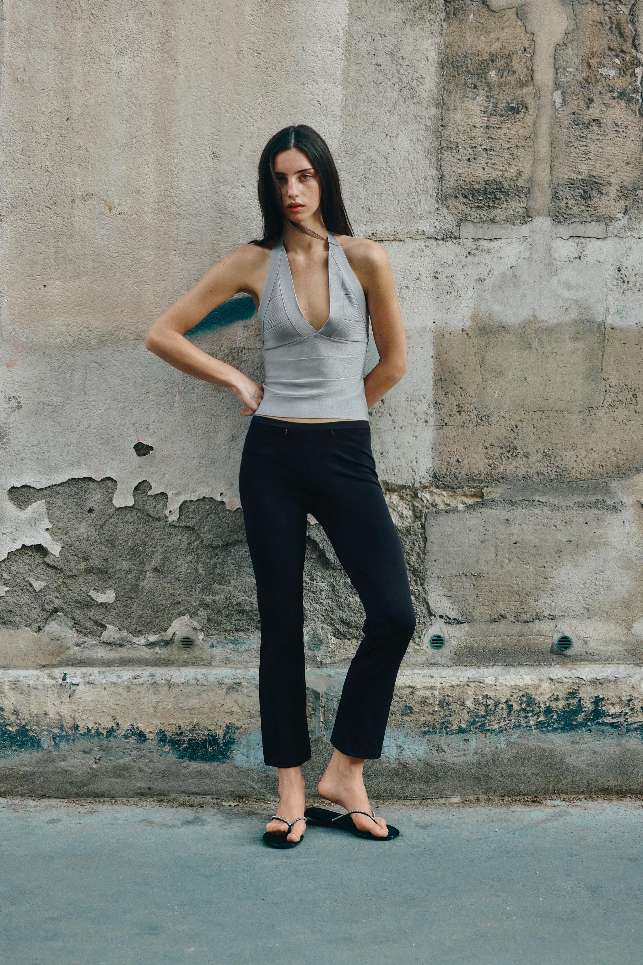 STRETCH BAND HALTER TOP